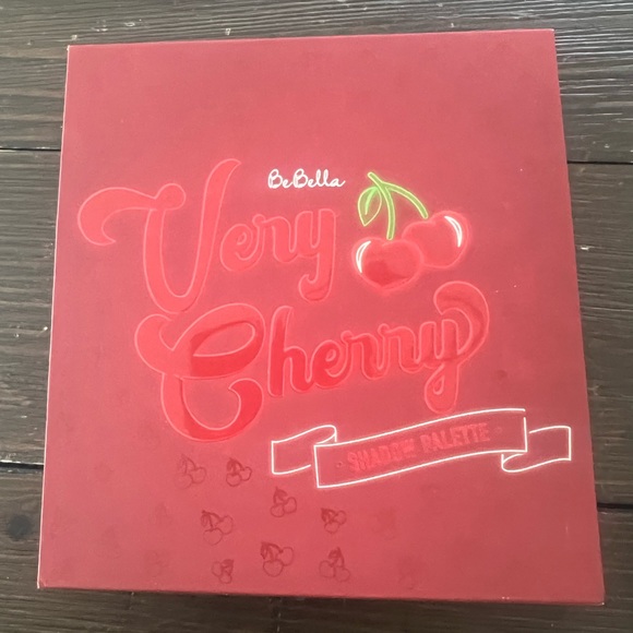 VERY CHERRY EYE SHADOW PALLET - Picture 3 of 4